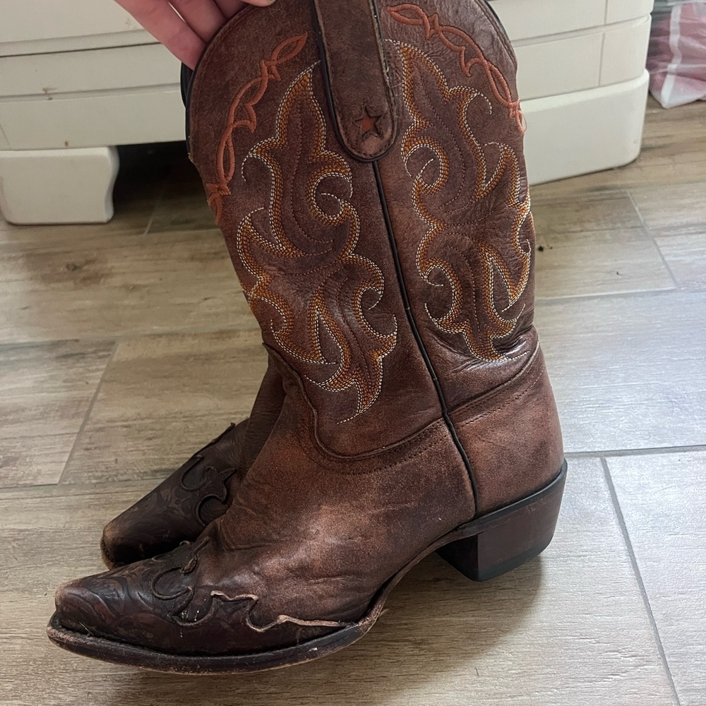 Brown Western Cowboy Boots with Embroidered Design